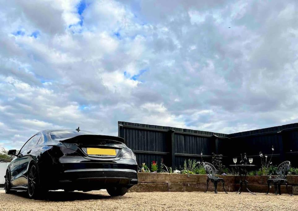 The Saddle Inn, Snetterton Circuit Norwich Exterior photo